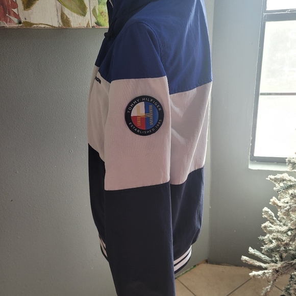 TOMMY  HILFIGER ZIPPUP JACKET/HOODIE - Picture 2 of 10
